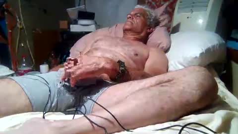 Snapshot of derick1961 chatting on May 22, 8:21 am derick1961 online show from May 22, 8:21 am