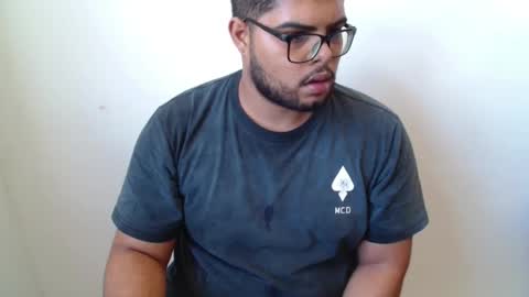 derick_0013 online show from May 7, 3:28 pm