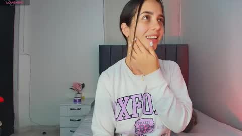 Snapshot of derly_cuervo703031 chatting on October 27, 4:33 pm derly_cuervo703031 online show from October 27, 4:33 pm