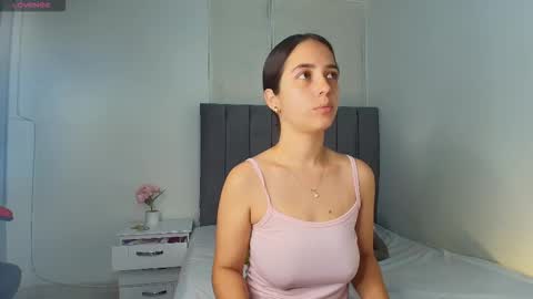 Snapshot of derly_cuervo703031 chatting on November 6, 4:41 pm derly_cuervo703031 online show from November 6, 4:41 pm