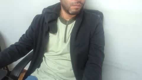 Snapshot of derrik_ chatting on April 22, 9:55 am online show from April 22, 9:55 am