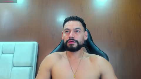 DerryBigger CM online show from November 8, 5:23 pm