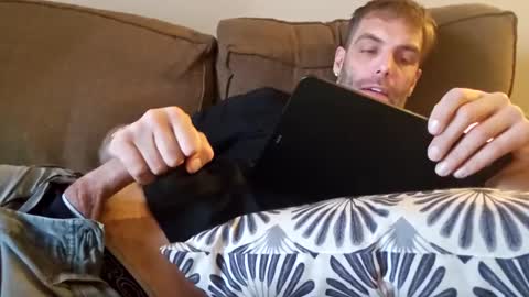 Snapshot of desertan20 chatting on December 5, 7:28 pm Tall and Handsome online show from December 5, 7:28 pm