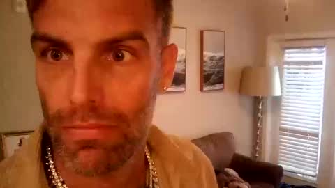 Snapshot of desertan20 chatting on October 12, 4:39 pm Tall and Handsome online show from October 12, 4:39 pm