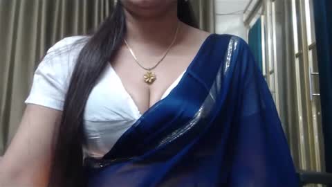 Snapshot of desimaisa130 chatting on December 8, 4:28 pm Maisa online show from December 8, 4:28 pm