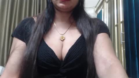 Snapshot of desimaisa130 chatting on December 9, 8:44 pm Maisa online show from December 9, 8:44 pm