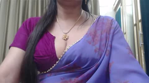 Snapshot of desimaisa130 chatting on December 11, 5:04 pm Maisa online show from December 11, 5:04 pm