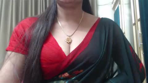 Snapshot of desimaisa130 chatting on December 14, 6:41 pm Maisa online show from December 14, 6:41 pm