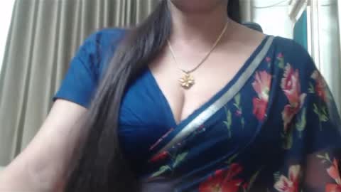 Snapshot of desimaisa130 chatting on December 18, 8:14 pm Maisa online show from December 18, 8:14 pm