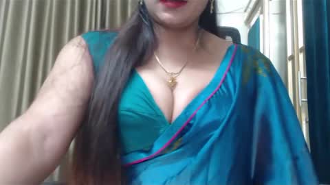 Snapshot of desimaisa130 chatting on December 19, 4:24 pm Maisa online show from December 19, 4:24 pm