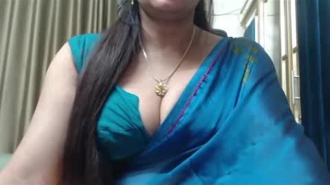 Snapshot of desimaisa130 chatting on December 19, 7:29 pm Maisa online show from December 19, 7:29 pm