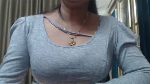 Snapshot of desimaisa130 chatting on February 25, 8:41 pm Maisa online show from February 25, 8:41 pm