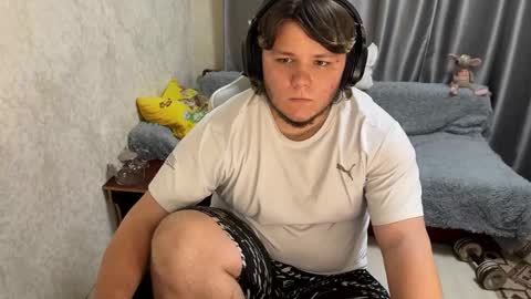 Snapshot of desiredude9 chatting on September 23, 6:44 pm desiredude9 online show from September 23, 6:44 pm