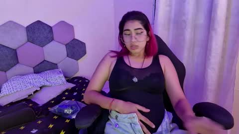 TORI AND MR. BEAR online show from February 7, 6:33 pm