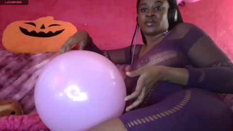 Snapshot of desireeafterdark chatting on February 7, 10:40 am desireeafterdark online show from February 7, 10:40 am