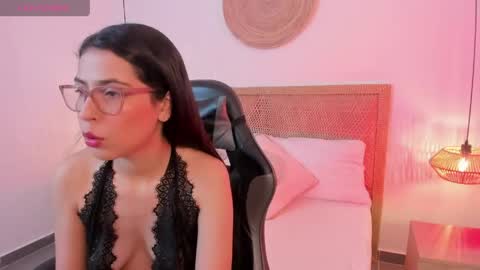 Snapshot of desireee_ chatting on April 27, 12:14 pm desire online show from April 27, 12:14 pm