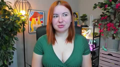 LAYLA online show from November 13, 7:40 am