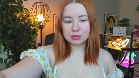 Snapshot of desirelayla chatting on February 9, 7:23 am LAYLA online show from February 9, 7:23 am