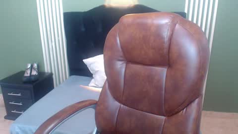 Snapshot of desiring__angel chatting on December 20, 10:38 am Desiring Angel online show from December 20, 10:38 am