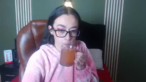 Snapshot of desiring__angel chatting on January 7, 11:48 am Desiring Angel online show from January 7, 11:48 am