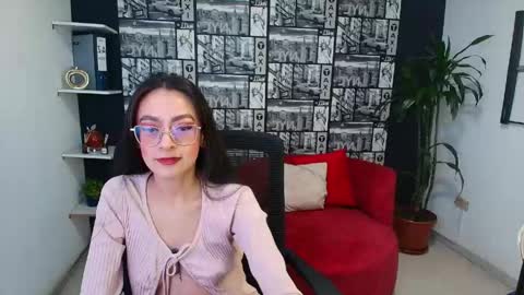 Snapshot of desiring__angel chatting on May 18, 3:02 am Desiring Angel online show from May 18, 3:02 am