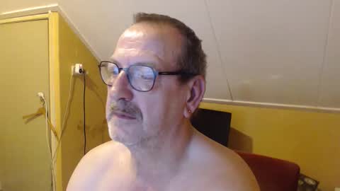 destelp online show from October 4, 9:46 pm