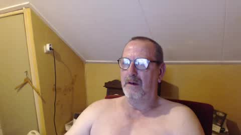 Snapshot of destelp chatting on July 15, 10:37 pm destelp online show from July 15, 10:37 pm