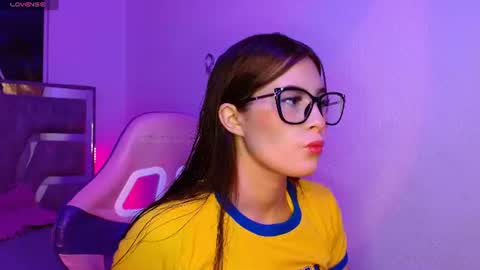 destinya_ online show from June 17, 12:07 pm