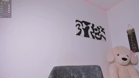 desty_y online show from December 15, 5:01 am