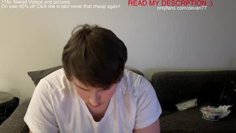 Snapshot of devantheplug chatting on December 12, 10:45 am Devan online show from December 12, 10:45 am