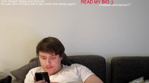 Snapshot of devantheplug chatting on December 12, 1:49 pm Devan online show from December 12, 1:49 pm