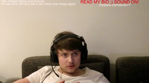 Snapshot of devantheplug chatting on December 29, 11:07 am Devan online show from December 29, 11:07 am