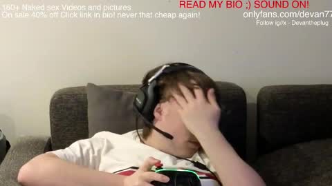 Snapshot of devantheplug chatting on March 8, 10:43 am Devan online show from March 8, 10:43 am