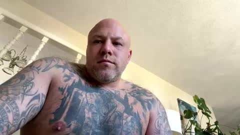 Snapshot of deviantcouple4u chatting on March 17, 4:54 pm deviant couple online show from March 17, 4:54 pm