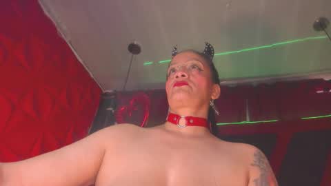 Snapshot of devil_taylorx chatting on February 11, 4:45 pm devil_taylorx online show from February 11, 4:45 pm