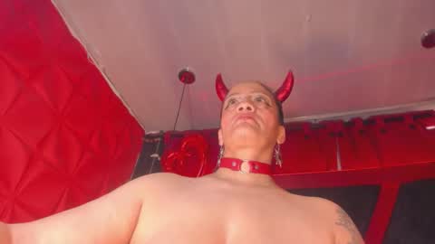 Snapshot of devil_taylorx chatting on February 14, 4:15 pm devil_taylorx online show from February 14, 4:15 pm