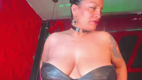 Snapshot of devil_taylorx chatting on March 21, 4:10 pm devil_taylorx online show from March 21, 4:10 pm