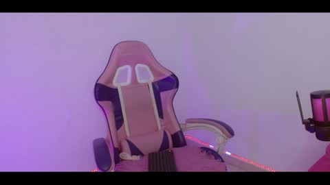 devilchlloe online show from December 13, 10:55 pm