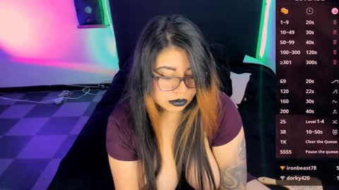  L I NA  online show from December 18, 7:58 am