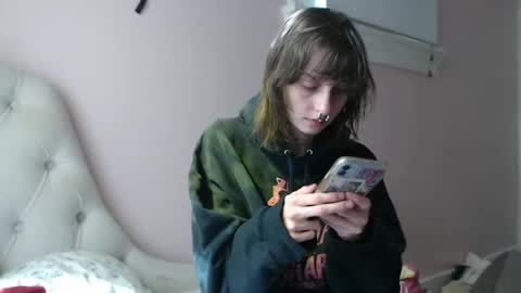 Snapshot of devilg1rl chatting on October 2, 8:38 pm poutyangel online show from October 2, 8:38 pm