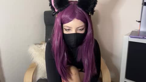 Snapshot of deviliaaa chatting on November 13, 1:21 pm Devil online show from November 13, 1:21 pm