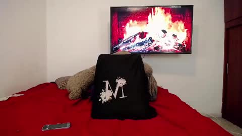 Snapshot of devill_hott chatting on June 7, 8:51 am devill_hott online show from June 7, 8:51 am