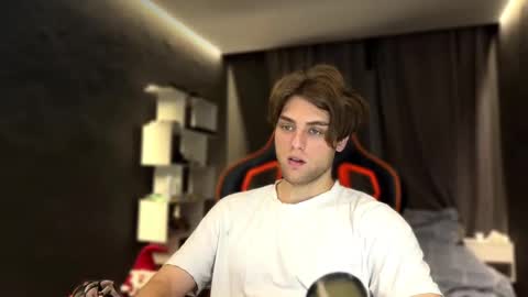 devilnut1 online show from November 9, 5:28 am