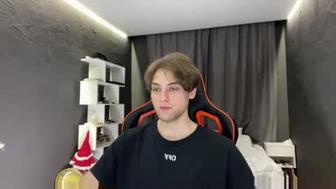 devilnut1 online show from November 25, 5:40 am