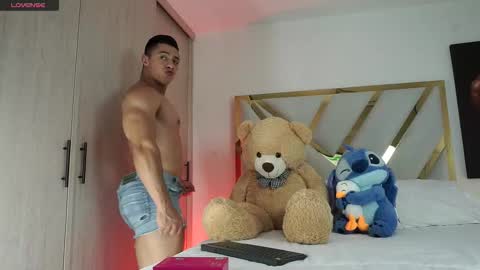 Snapshot of devin_hunter chatting on February 8, 12:47 am Devin Hunter online show from February 8, 12:47 am