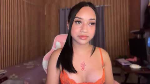 Snapshot of devine_goddessx chatting on May 26, 4:25 pm Devine Greyson online show from May 26, 4:25 pm