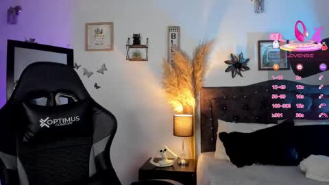 Snapshot of devlin_violet__ chatting on September 16, 12:00 am PaulaInsta paulacastellanos 1Pvt open online show from September 16, 12:00 am