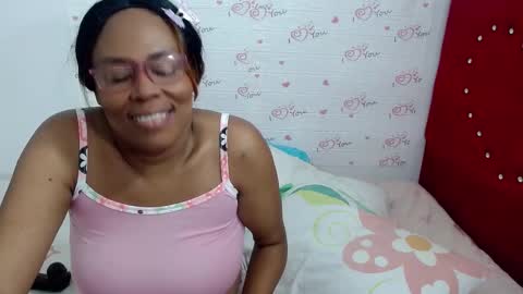 Snapshot of devorasexy2 chatting on December 12, 3:05 pm Devora.. online show from December 12, 3:05 pm