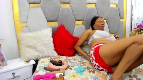 Snapshot of devorasexy2 chatting on December 23, 2:07 pm Devora.. online show from December 23, 2:07 pm