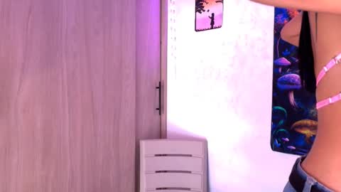 Snapshot of devours_fire chatting on November 15, 8:05 pm Sara 3 online show from November 15, 8:05 pm